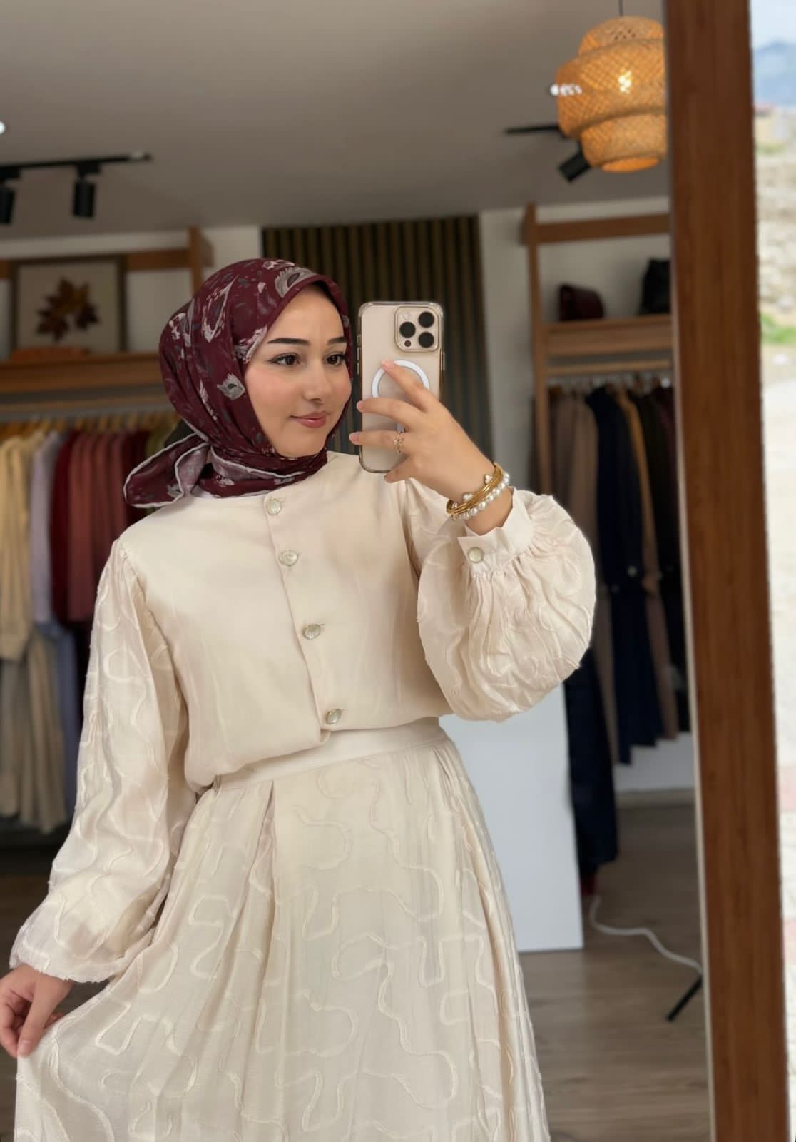 Orta Başarıya Odaklanmış Kadın Escort Bayan Ada