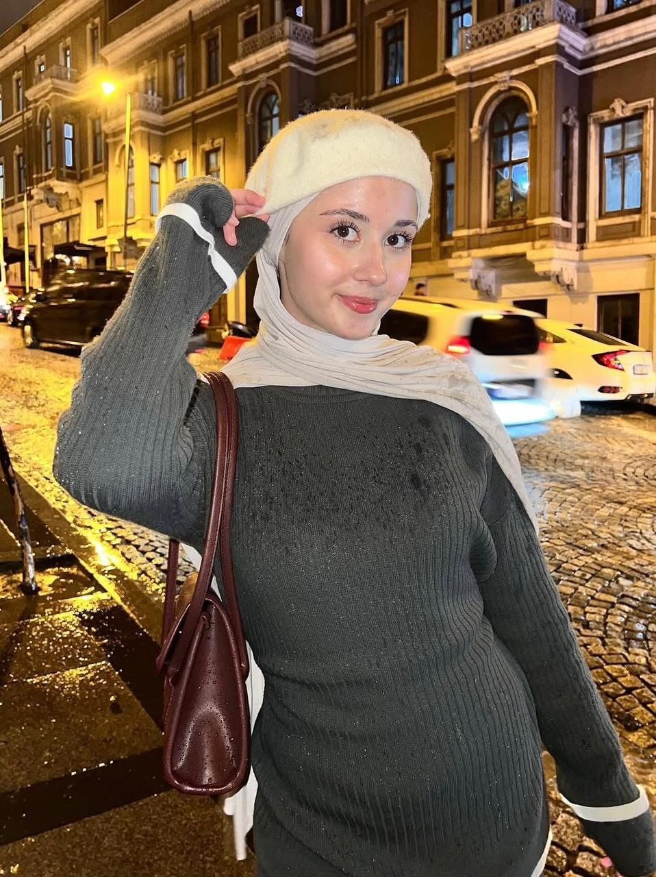 Orta Büyük Memeli Escort Gülin