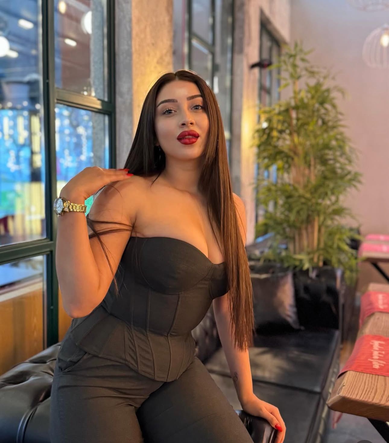 Orta Karizmatik Kadın Escort Bayan Feray